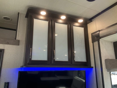 Used 2018 MOMENTUM 395M Campers, Caravans, Motorhomes Michigan US | Miedema Asset Management Group #1334425