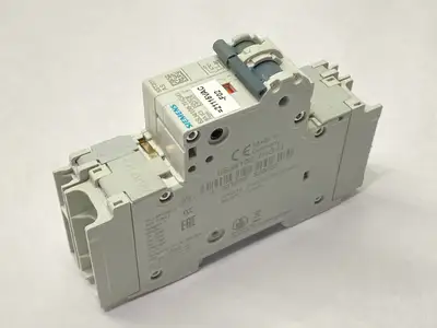 5SJ4106-7HG41 | Siemens  Miniature Circuit Breaker 1-Pole 6A 240V w/ 5ST3010-0HG - Used