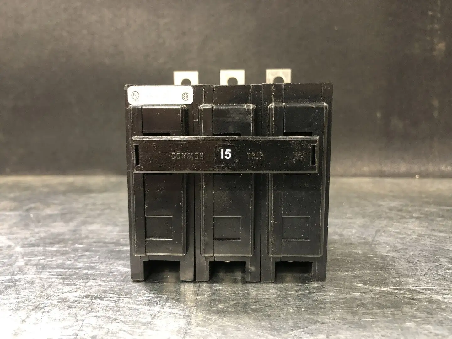 USED CUTLER-HAMMER BAB3015H