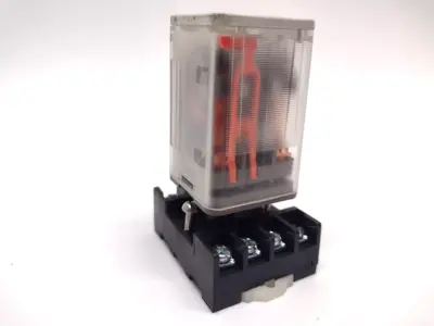 USED ALLEN-BRADLEY DIN RAIL MOUNT RELAY AND BASE
