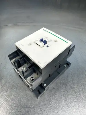 Schneider Electric LC1D1506 1000 Volt 250 Amp 24 VDC Coil Contactor (BIN-1.1.1)