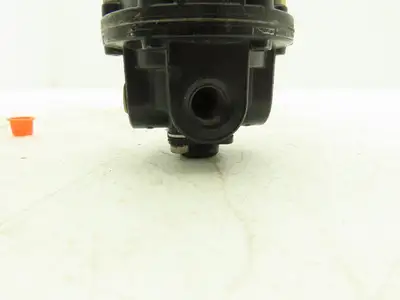 Fairchild 10 N Kendall Pressure Regulator 1/8" NPT 1/2-30PSI Range 250 PSI Max
