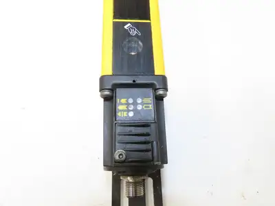 440L-P4J0960YD Guardshield Safety Light Curtain Transmitter/Receiver Set -READ