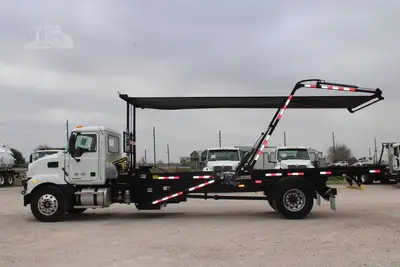 New | in-Stock 2027 MACK MD7 Rolloff Trucks Texas US | Roll Off Truck World #1491912