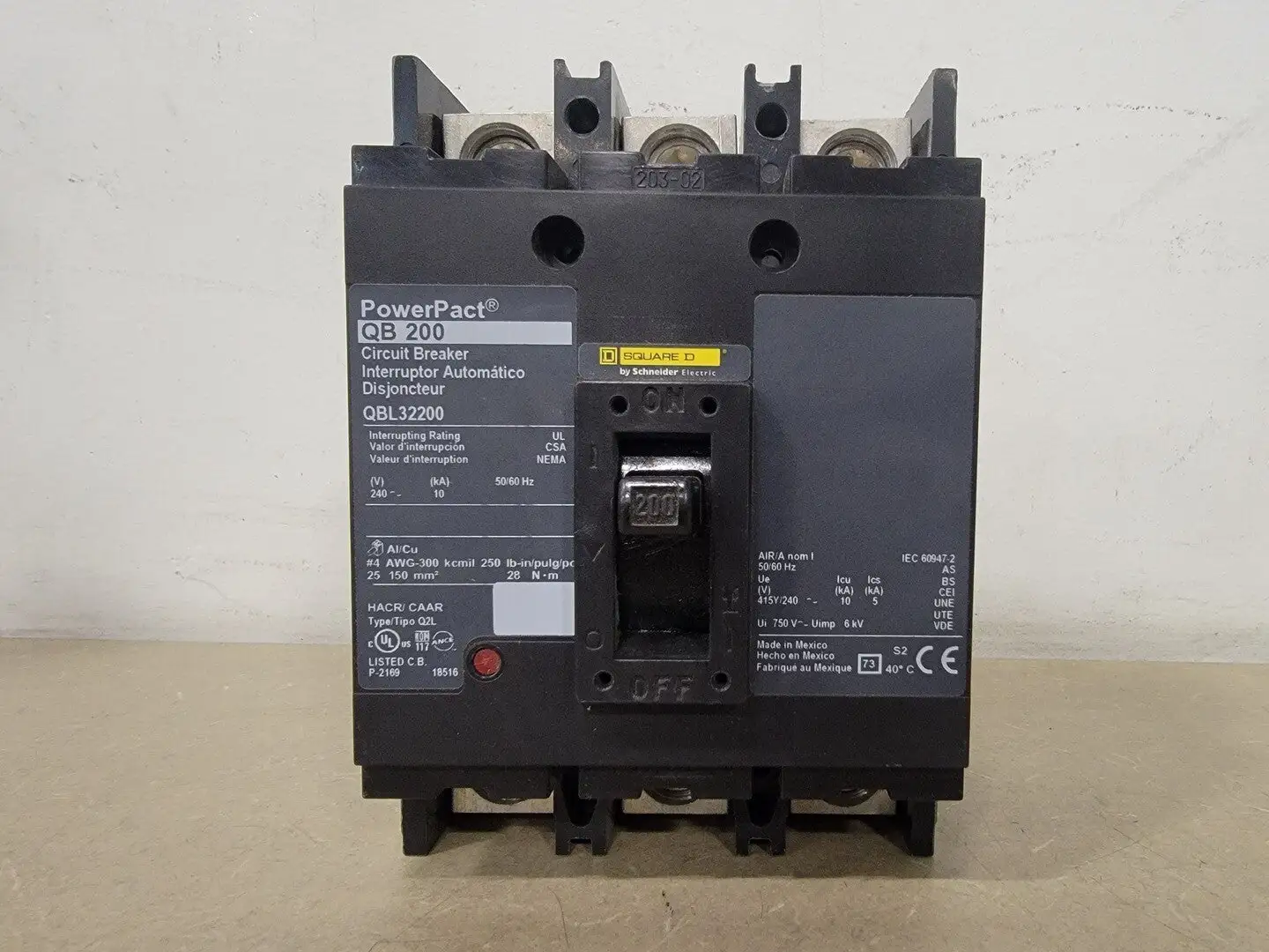 NEW SQUARE D QBL32200