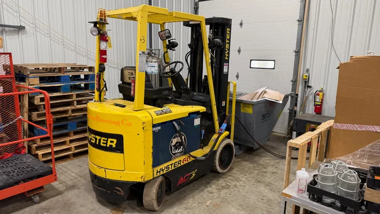 Used _UNKNOWN_ _UNKNOWN_ 4-Wheel Sit down Electric Counterbalance Forklifts Indiana US | Brewhouse Equipment Group #1059511