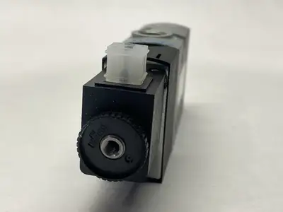VUVS-L25-M32C-MD-G14-F8-1C1, 575477 | Festo VUVS-L25-M32C-MD-G14-F8-1C1 Pneumatic Solenoid Valve 575477 - New Other