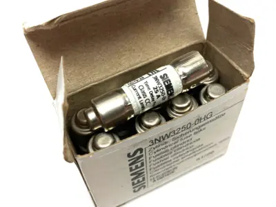 USED SIEMENS SENTRON CYLINDRICAL FUSE, SLOW-BLOW, 25A