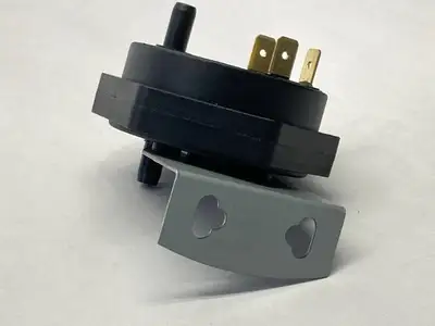 USED LEFOO DIFFERENTIAL PRESSURE SWITCH