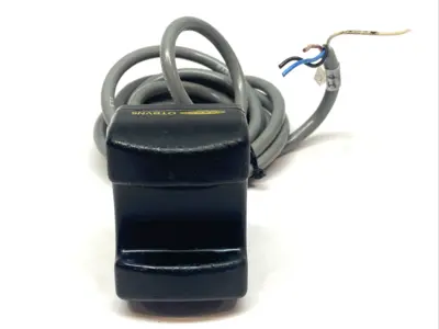 Used Banner Momentary Action Touch Button 28591 CUT CORD NO GUARD Relays & Switches Michigan US | Maverick Industrial Sales #1402039