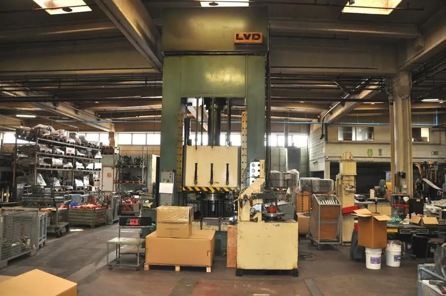 USED LVD - EMF 250 TON + 100 TON