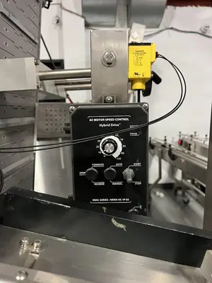 USED 2018 ACCUTEK  PACKAGING MODEL 22-500-000 (CAPPER) & 60-COE CH2 (CAP HOPPER/ELEVATOR)