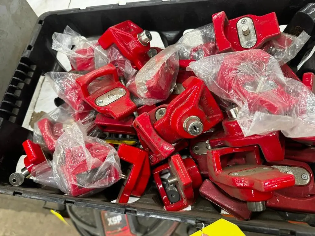 Used _UNKNOWN_ _UNKNOWN_ Clamps North Carolina US | Myron Bowling Auctioneers Inc #1543568