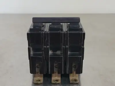 15 Amp, 3 Pole, 240 volts Circuit Breaker