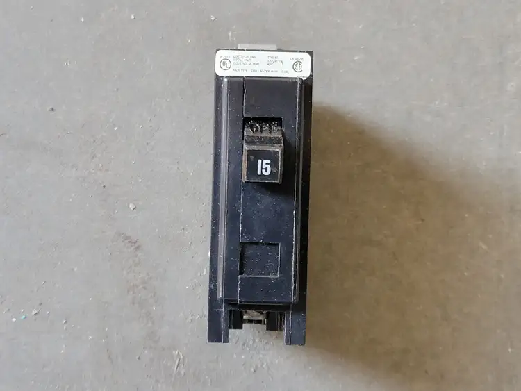 Used CUTLER-HAMMER BAB1015 Switchgears British Columbia CA | Lenmark #242518