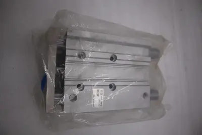 NEW NO BOX SMC MGPM32TN-100Z / MGPM32TN100Z STOCK H1455