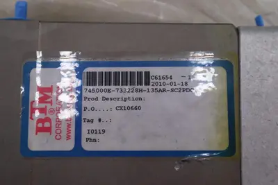 BTM CORP 74500E-733228H-135AR-SC2P DC PNEUMATIC POWER CLAMP #827A