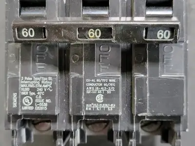 Used SIEMENS B360 Switchgears British Columbia CA | Lenmark #242144
