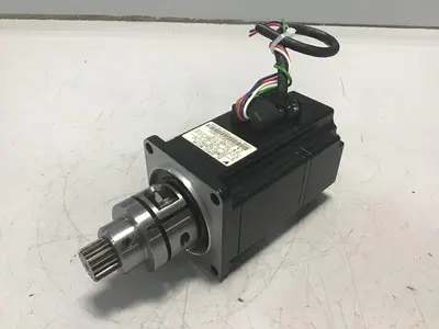 USED YASKAWA SGMAH-02AAA21-Y2