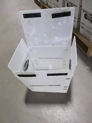 PALLETS AND PALLETS OF FOLDING PLASTIC BINS