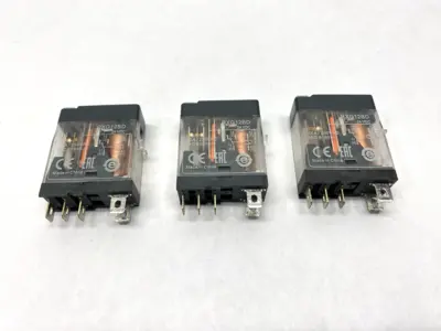 USED SCHNEIDER ELECTRIC INTERFACE PLUG-IN RELAY 24VDC 10A LOT OF 3