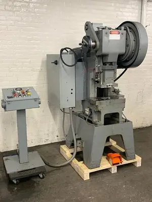 5912-220 Minster Press 16 Ton Type B1-16 1″ Stroke OBI Air Clutch/Air Brake Stamping Press