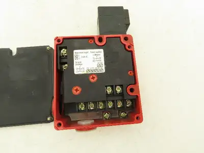 Allen Bradley 802F-TF6SM11 Interlock Safety Switch 230V 4A Ser A
