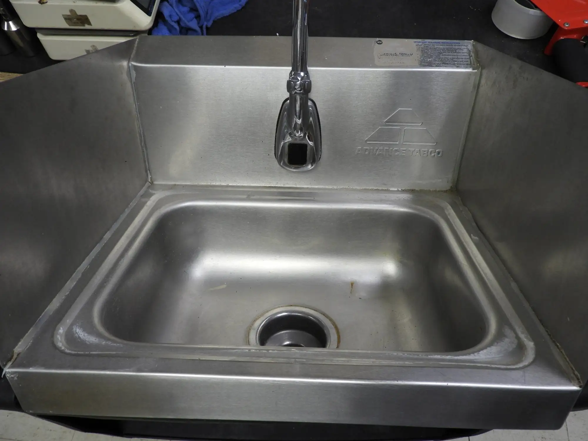 Used Advance Tabco _UNKNOWN_ Hand Washing and Sanitizing Illinois US | Falcon Restaurant Supply #1376878