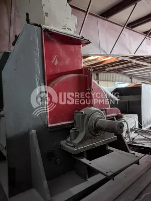 Unknown Manufacturer: Used 100HP Hog Grinder