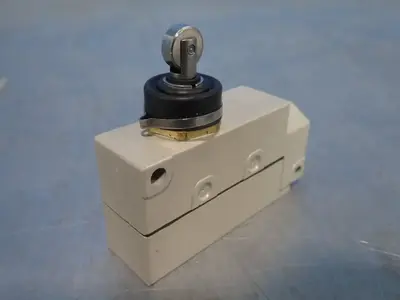 NEW OMRON ZV2N222