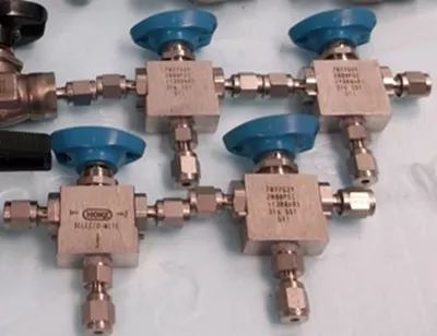 QTY. 4. HOKE VALVE SELECTO-MITE 7077G2Y 2000 PSI (...