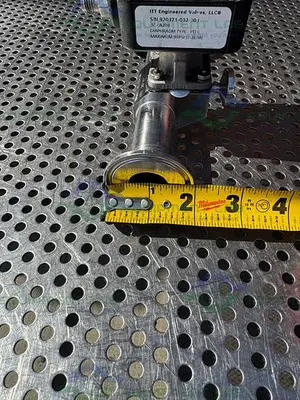 USED ITT PURE FLO 4 -WAY DIAPHRAGM VALVE W/ 1 1/2" TO 1" TO 1/4" SANITARY FITTING