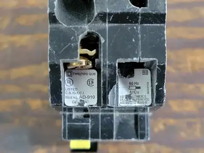 NEW SQUARE D QOB230GFI