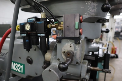 Used 1981 BRIDGEPORT SERIES I Vertical Mills Minnesota US | Machinesused.com #1513232