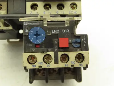 Telemecanique LP2D0901 Reversing Contactor With Overload 3 Ph 7.5Hp 20A 600V