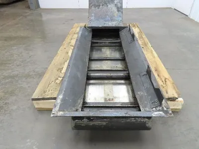 Shin Myung Magnetic Chip Conveyor with Drag Chain Scraper 14"x51" Infeed 220V
