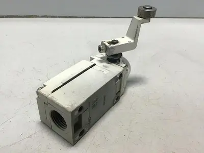 USED OMRON D4A-0100