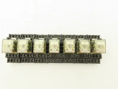 Omron MY4 21Y2Y1 Relay 24VDC Coil 250VAC/30VDC 5A | A-B 700-HN Base | Lot of 7