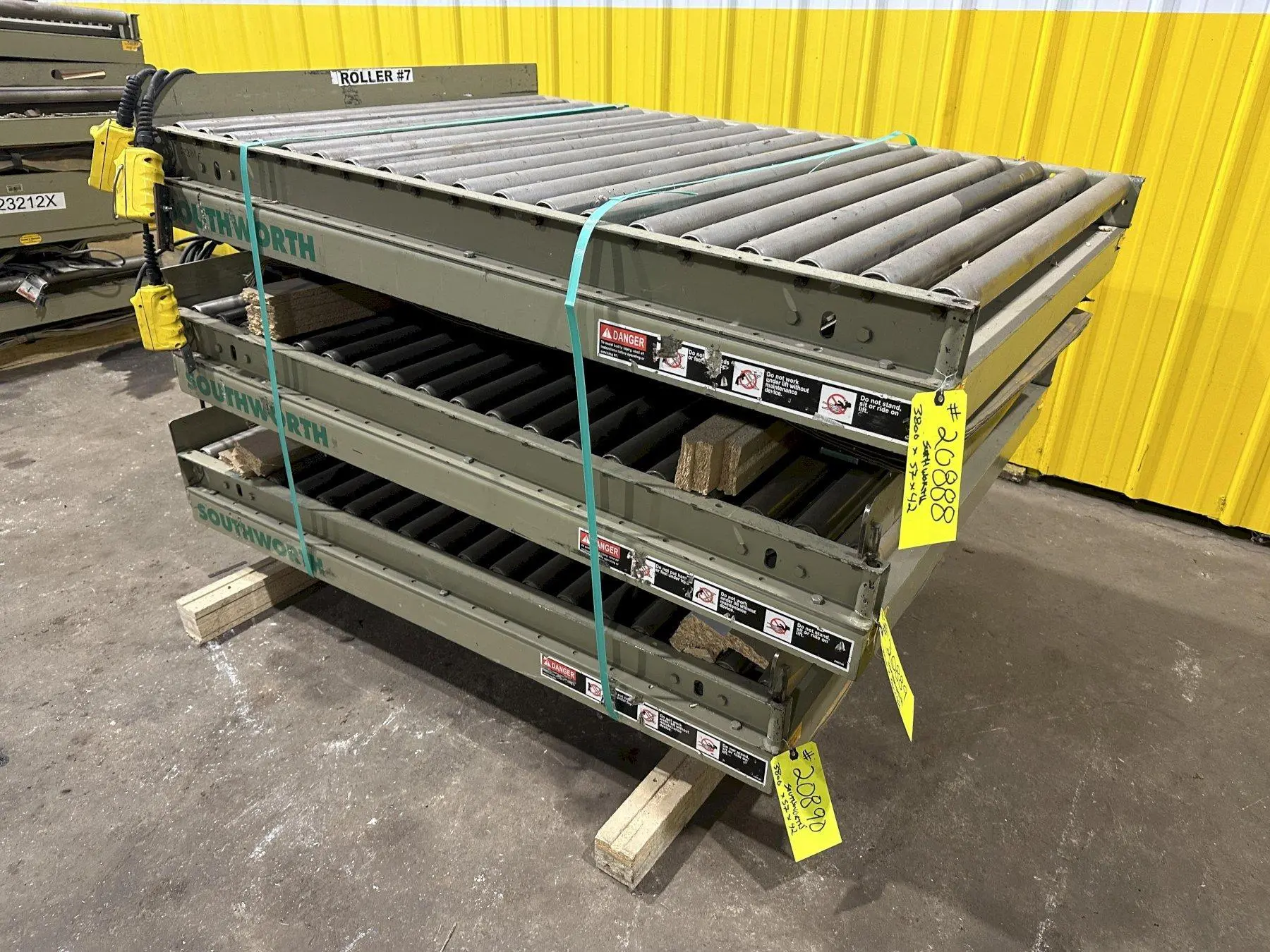 3800 LBS X 60" X 42" SOUTHWORTH HYDRAULIC SCISSOR LIFT TABLE WITH ROLLER CONVEYOR TOP, 110 VOLT: STOCK #20890