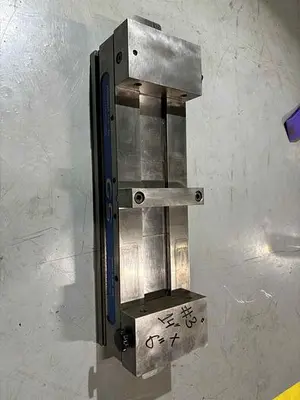 MACHINING CENTER VISE