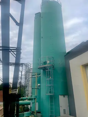 2 Blending Silos & 1 Storage Silo W/blowers
