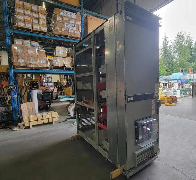 Used SQUARE D POWER-ZONE 4 Switchgears British Columbia CA | Lenmark #239371