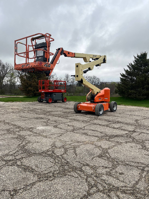 USED 2017 JLG E450AJ