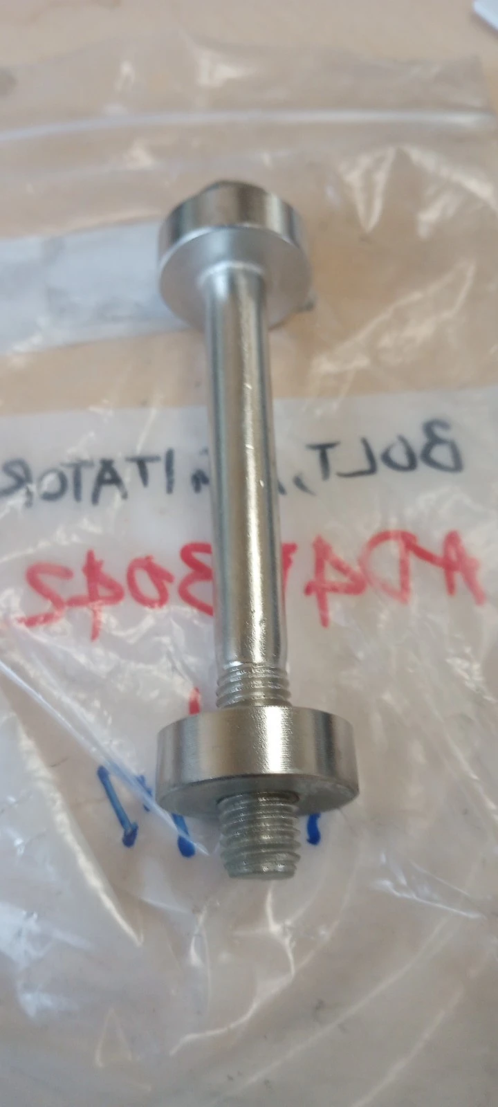 AD4F304251 BOLT, AGITATOR 340 SS STD