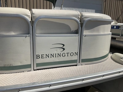 USED 2004 BENNINGTON 2280 RL