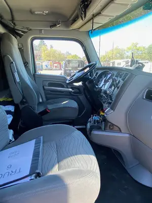 USED 2019 KENWORTH T880