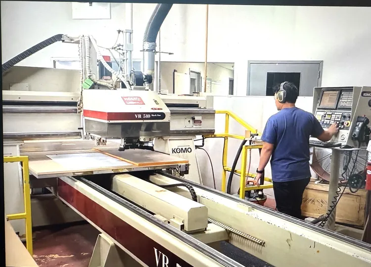 Used 1996 KOMO VR510 CNC Routers Illinois US | CNC EXCHANGE #352421