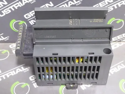USED SIEMENS 6ES7 221-1EF00-0XA0