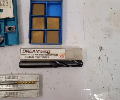 ASSORTED CARBIDE TOOLING, INSERTS, AND DRILL BITS KIT (VARIOUS MANUFACTURERS)