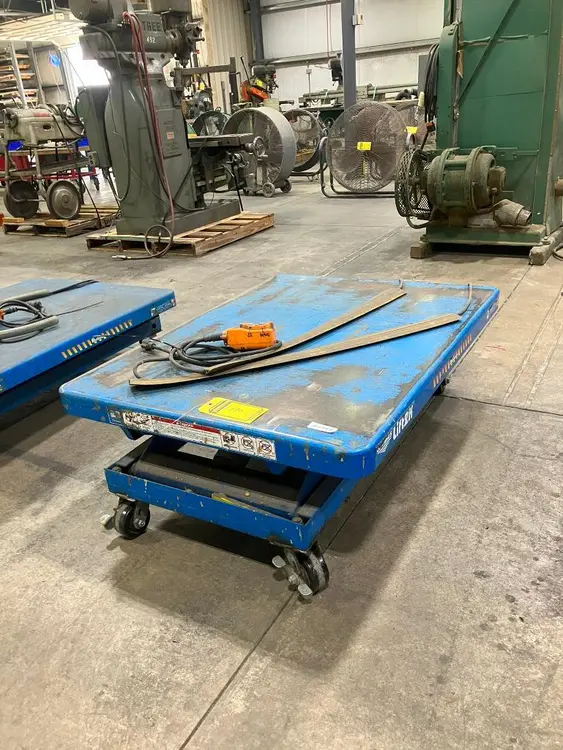 Used _UNKNOWN_ _UNKNOWN_ Platform Lifters Minnesota US | Myron Bowling Auctioneers Inc #1541796